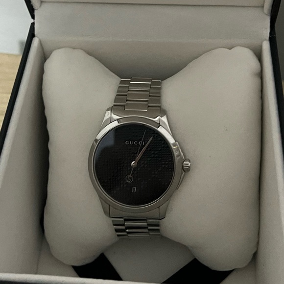 Gucci G-timeless Watch in silver with a black face - Picture 3 of 3